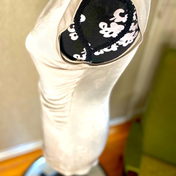 Beautiful Laura Ashley silver top. Size XXS. - Picture 4 of 6